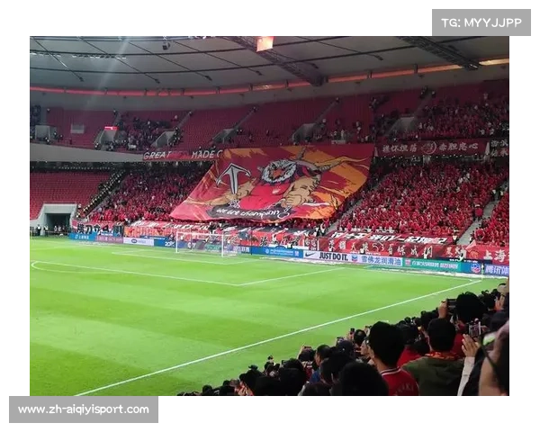 卡拉巴赫主场球迷展示巨幅TIFO,向客队纽卡斯尔联致意